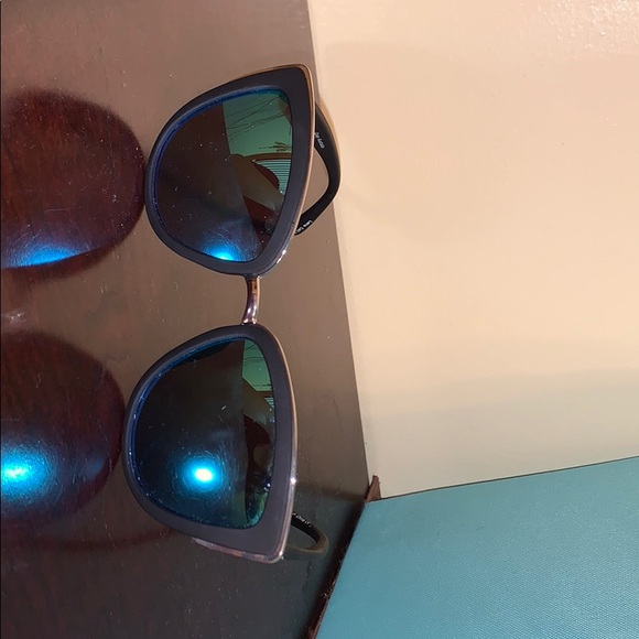 QUAY AUSTRALIA SUNGLASSES - Picture 3 of 4